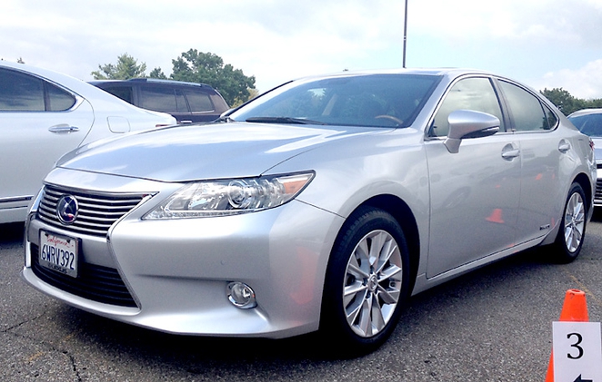 2013 Lexus ES 300h: Affordable luxury and hybrid technology in one package …