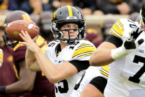 Pregame: Nelson gets the start at quarterback for Gophers