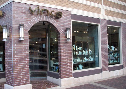 Plaza jewelry store owner fights two hammer-wielding robbers