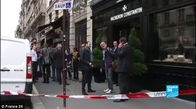 Paris jewellery robbery: Police hunt for gang of axe-wielding raiders
