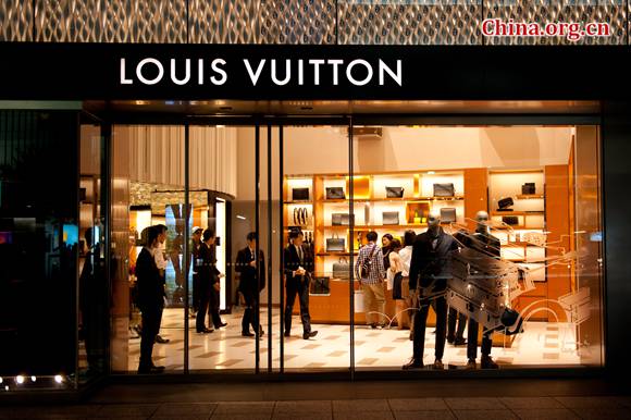 2% of Chinese consumes 1/3 of world's luxury items