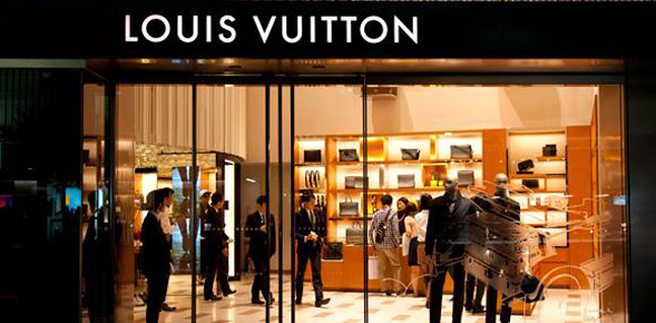 2% of Chinese consumes 1/3 of world's luxury items