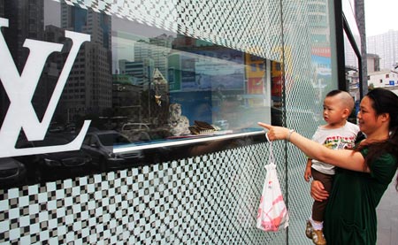 2% of China's public consumes one-third of world's luxury goods