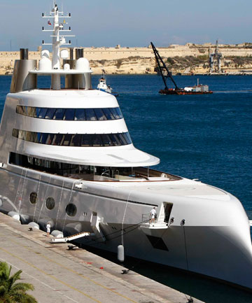 Billionaire's yacht in for a Kiwi paint job