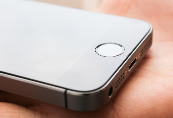 iPhone 5S has 'blue screen of death' bug, crashes more than 5C