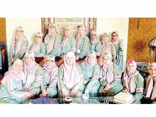 Affluent ladies abandon luxury to serve pilgrims