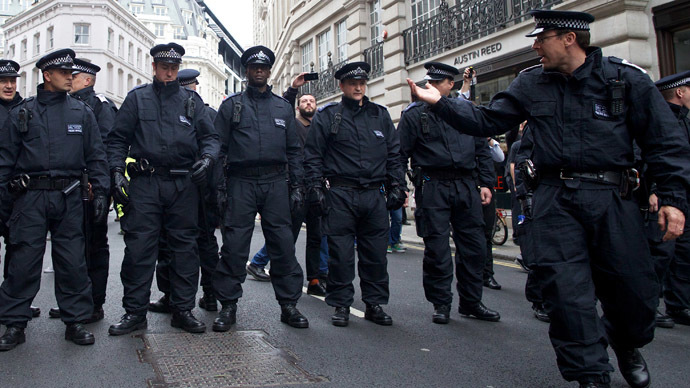 Police arrest four suspected terrorists in armed raids across London