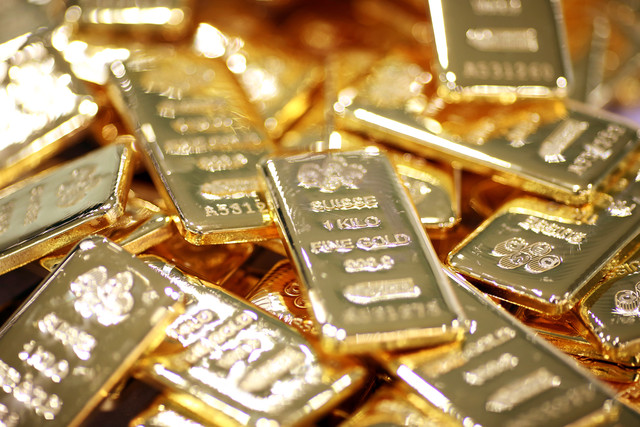 Gold Drops as Last-Minute Deal Is Seen Ending U.S. Debt Wrangle