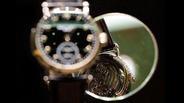 Swiss watchmakers shrug off the smartwatch challenge