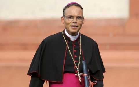 Pope Francis sacks 'bling bishop' for luxury lifestyle