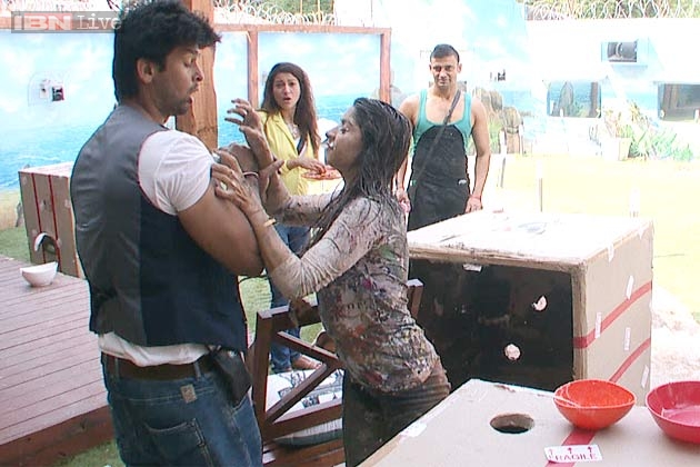 Bigg Boss7: Kushal calls Tanisha fatso, 36-year-old aunty; gets pushed