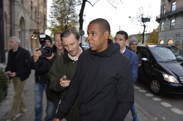 Jay Z dodges questions on Barneys ties amid alleged racial profiling