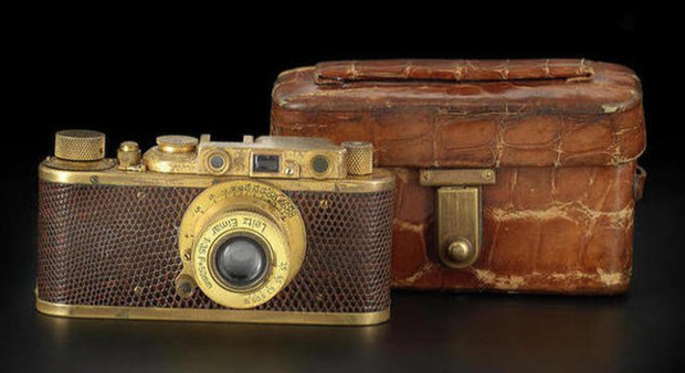 Rare gold-plated Leica Luxus II could fetch $1.6 million at…