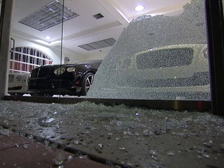 Break-in at Bentley dealership caught on video