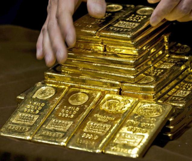 Gold, silver tumble on stockists selling, weak global cues