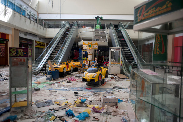 Philippine City's Residents Describe Rifling of Stores