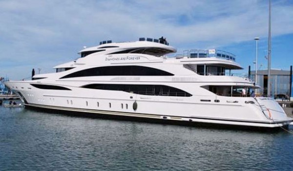 Beautiful and Luxurious Yacht Inspired by James Bond