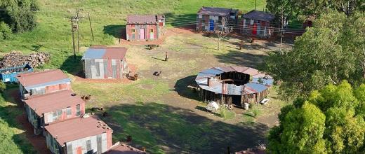 Luxury hotel offers 'fake' shanty town experience