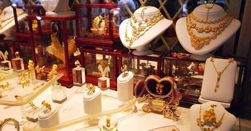 With gold scarce, wedding buyers recycle jewellery