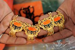 With gold scarce, Indian wedding buyers recycle jewellery