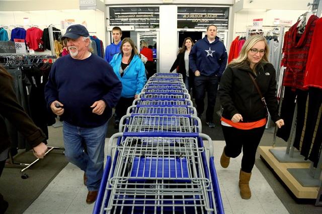 BLACK FRIDAY LIVE: Shoppers head out for deals, even as some retailers …