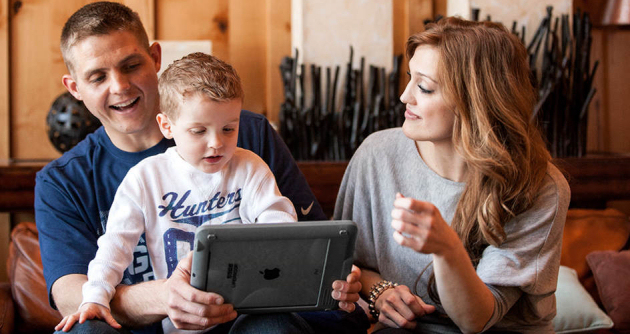 Smartphones and tablets become the new High Tech babysitters