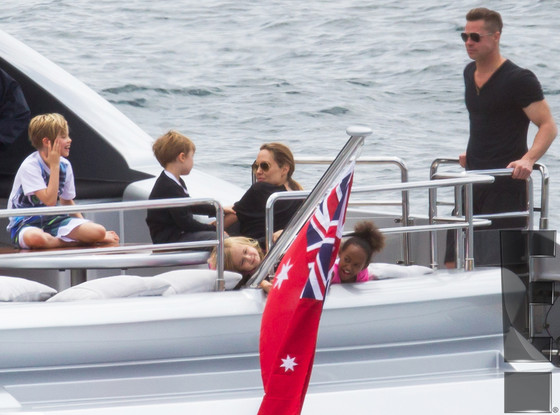 Angelina Jolie, Brad Pitt and Their Six Kids Board Luxury Yacht in Australia …