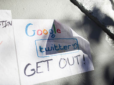 Google Staff Bus Halted By Angry Protests