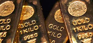 Gold inches lower but remains near 3-week high