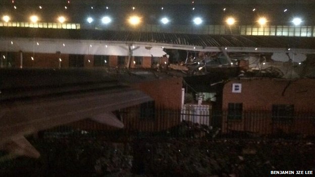 Photo: British Airways Jumbo Jet Strikes a Building