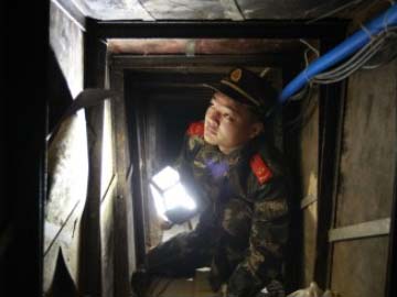 Smugglers dig 40m China-Hong Kong tunnel