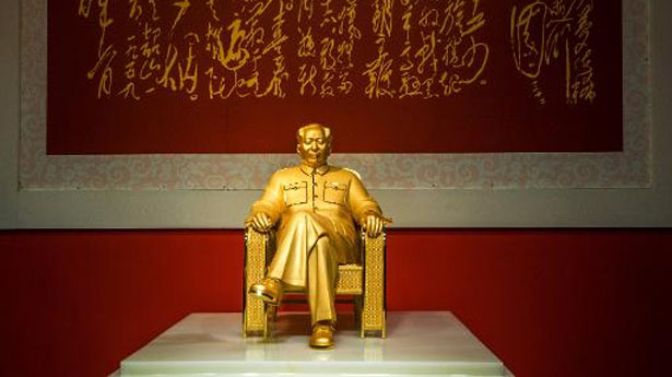 Thousands of pilgrims bow before gold image of Mao Zedong to celebrate 120th …