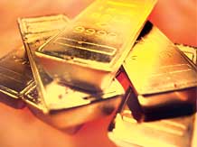 Gold futures inch up as rupee weakens