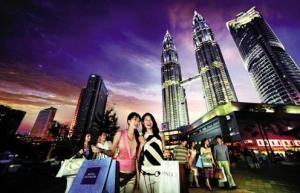 Increasing Numbers of Shenzhen Citizens Shopping in Hong Kong