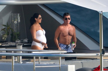 Simon Cowell And His Baby Mama Are Loved Up On Their Yacht (Photos)