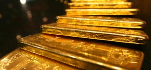 Gold futures dip on upbeat US trade data