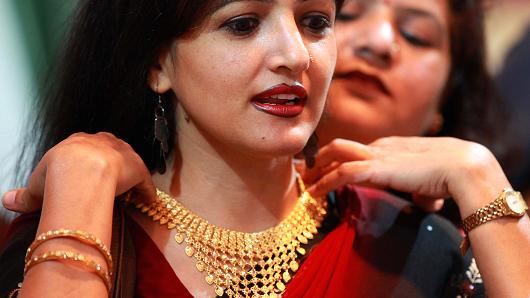 India women's group seeks limit on gold given at weddings