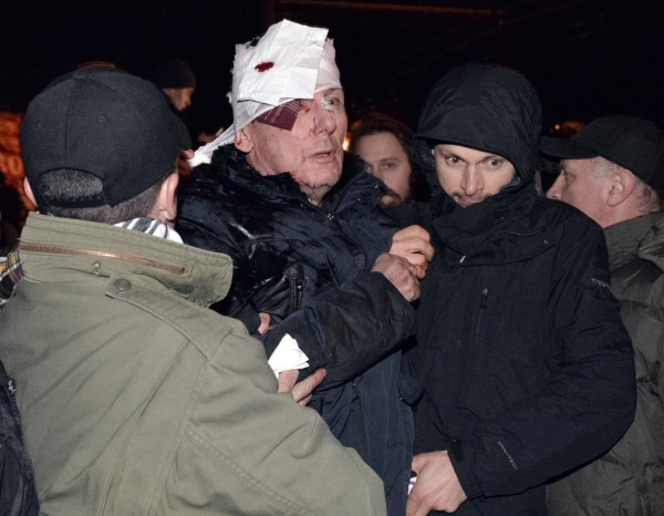 50000 Ukrainians protest opposition leader's beating