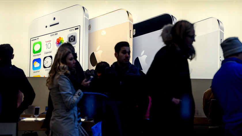 Apple Lineup Reaching Sales Ceiling Puts Pressure on Cook