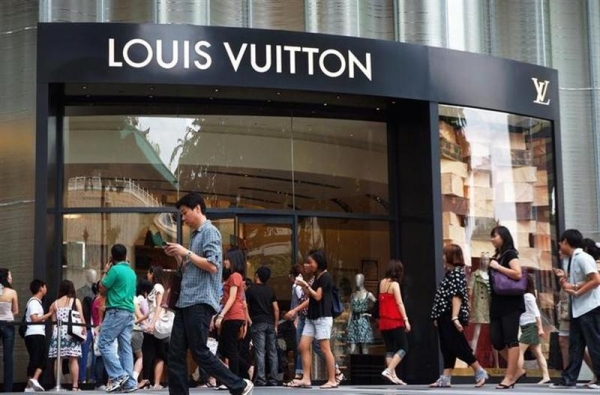 Luxury consumers to spend €880b a year by 2020