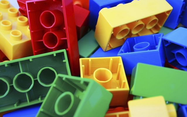 Google's Build with Chrome app makes the world a playboard for Legos
