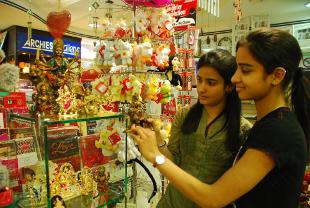 Despite economic slowdown, V-Day could gross Rs 18000 cr