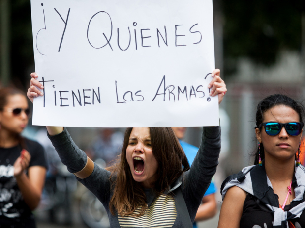 Venezuela frees 25 student protesters, unrest continues