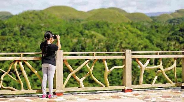 Father rediscovers Bohol with his little girl