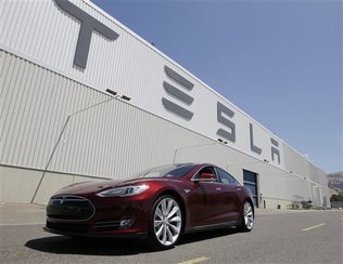 Electric car Tesla named Consumer Reports' top auto pick