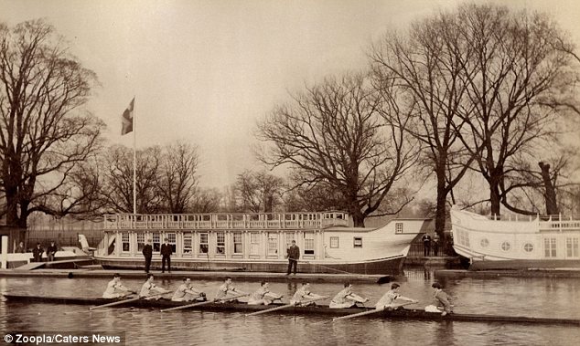 'Oxford Barge' goes on sale as luxury home for £150000