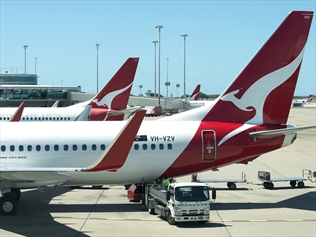 Superjumbo Wing Collision in LA Caps Negative Week for Qantas