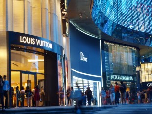 Middle East leads luxury shopping worldwide in 2013