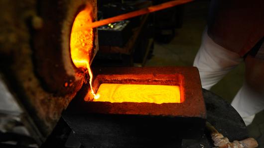 Gold ends modestly higher on disappointing US data