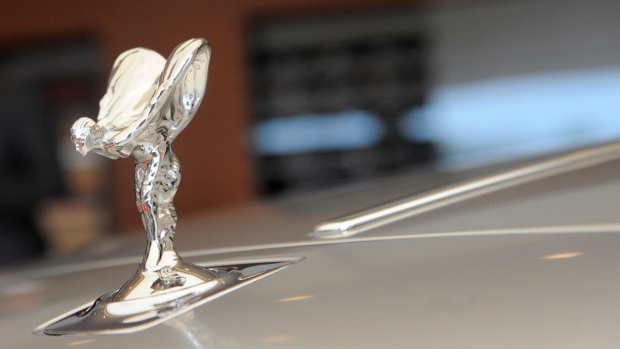 Luxury car maker Rolls-Royce to go hybrid